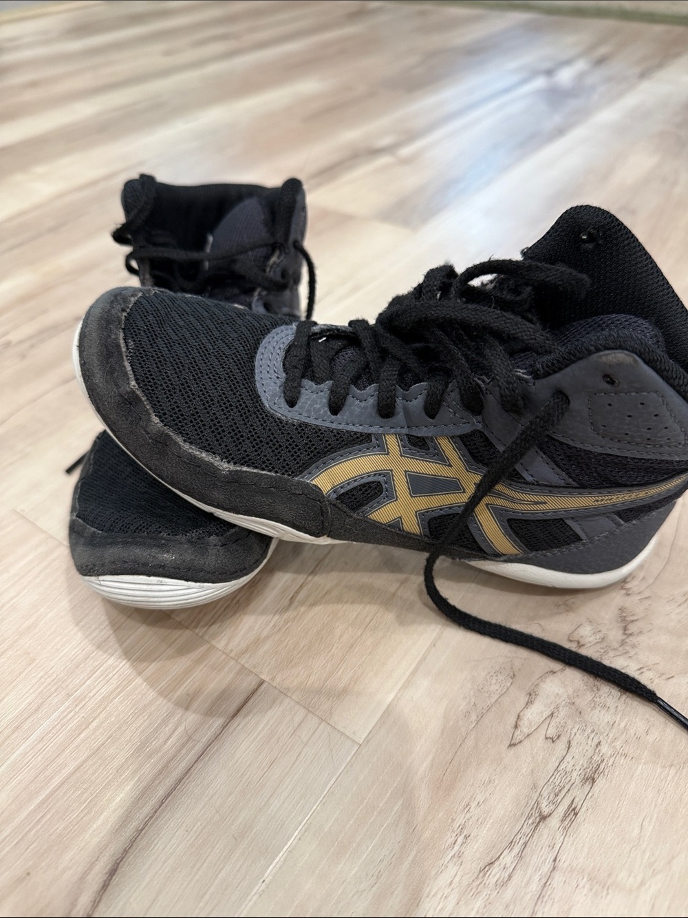 Wrestling shoes Asics Kids Black and Gray Sneakers with Gold Logo